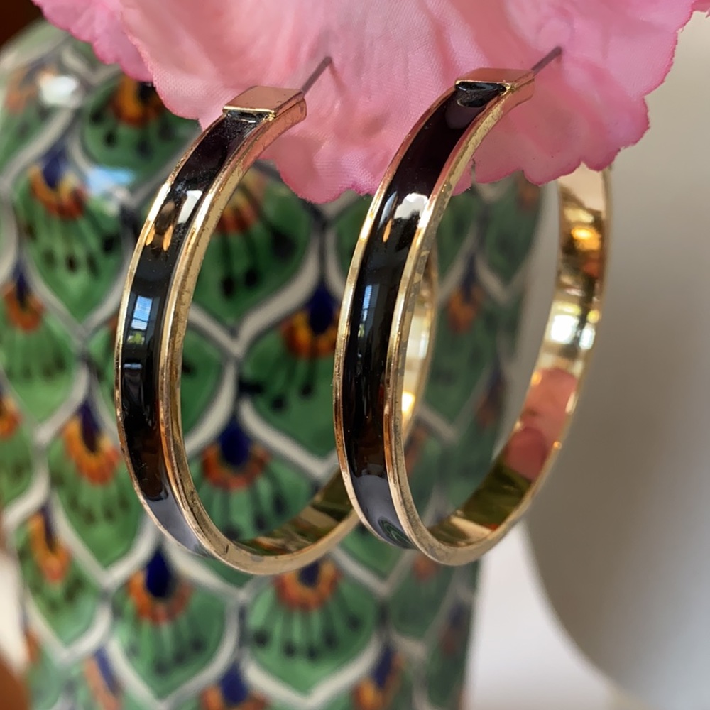 Very pretty enameled black Goldtone hoop earrings